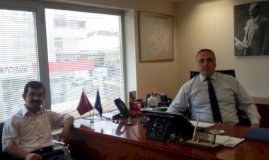 Kızılcahamam İş Bankası’na Şube Müdürü olarak atanan Yasin Mete Demiray’a Kızılcahamam Merkez Müdürü Ali Turanciftçi hayırlı olsun ziyaretinde bulundu.