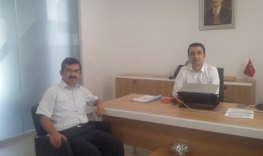 Kızılcahamam Merkez Müdürü Ali Turanciftçi Kızılcahamam Ziraat Bankası Şube Müdürlüğü’ne yeni  atanan Ali Baran Konukçu’ya hayırlı olsun ziyaretinde bulundu.