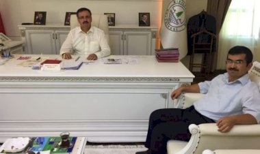 Kızılcahamam Merkez Müdürü Ali Turanciftçi, Kızılcahamam Belediye Başkanı Muhitin Güney’e hac dönüşü, hoşgeldin ziyaretinde bulundu.