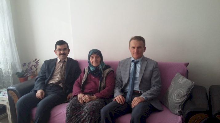 Başkan Turançiftçi 15 Temmuz şehit annesi Muzaffer Gülşen'i ziyaret etti