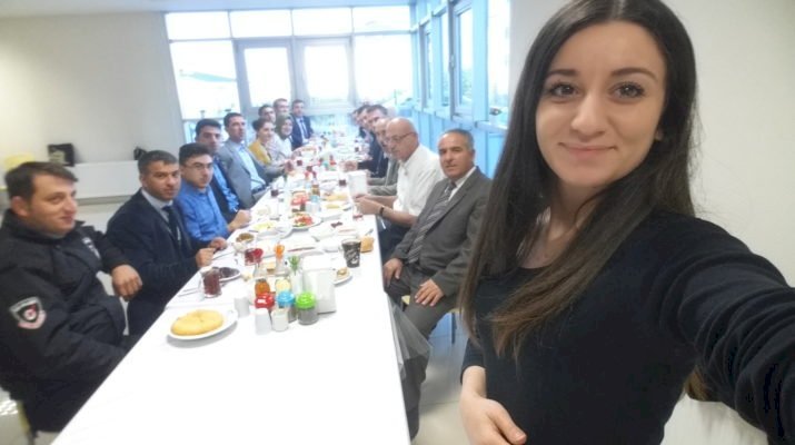 İnegol Sosyal Güvenlik Merkez Müdürü Erdal Algan , Merkezlerinde kaynaşma kahvaltısı verdi