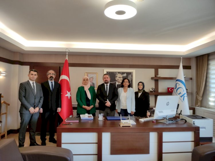 Strateji Geliştirme Başkanı olarak yeni görevine atanan kıymetli meslektaşımız Syn. Bünyamin ESEN'i makamında ziyaret ettik.